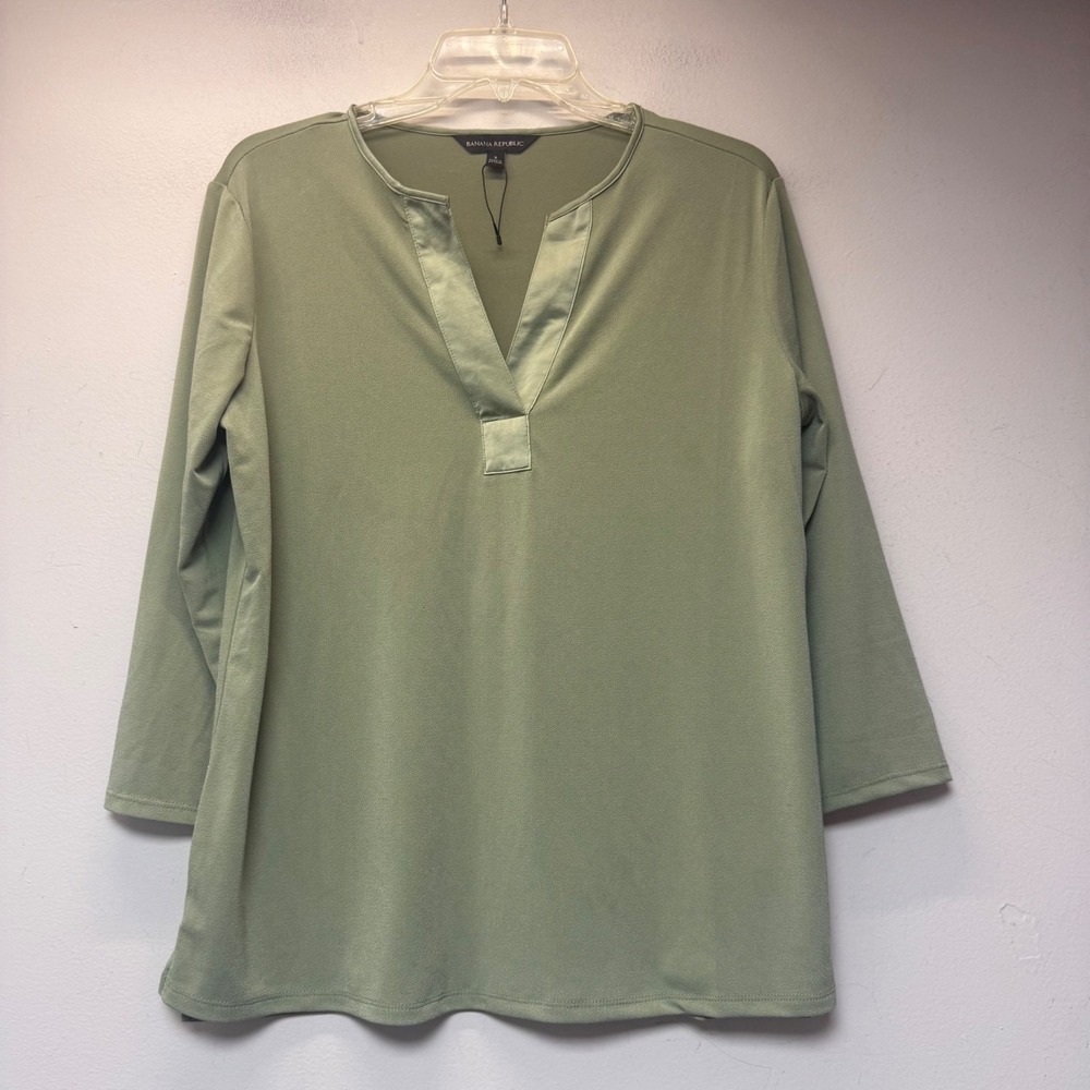 Banana Republic Top Women Small Green Excellent Satin Trim Split Neck 3/4 Sleeve